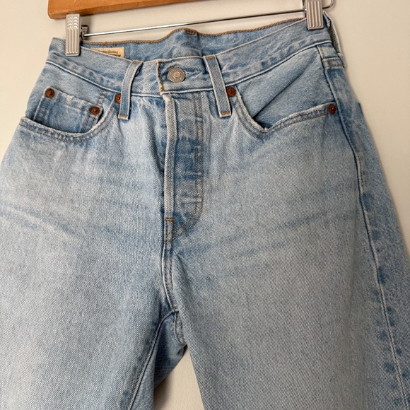 Levi's 501® Original Fit Women's Jeans - Light Wash size 25/20 - Picture 4 of 11